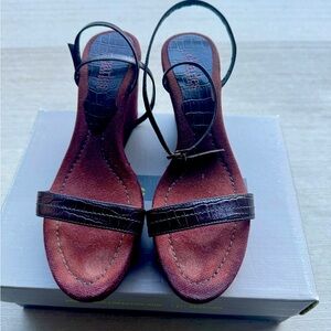 Charles David Embroidered Woman Sandals Sz. 6